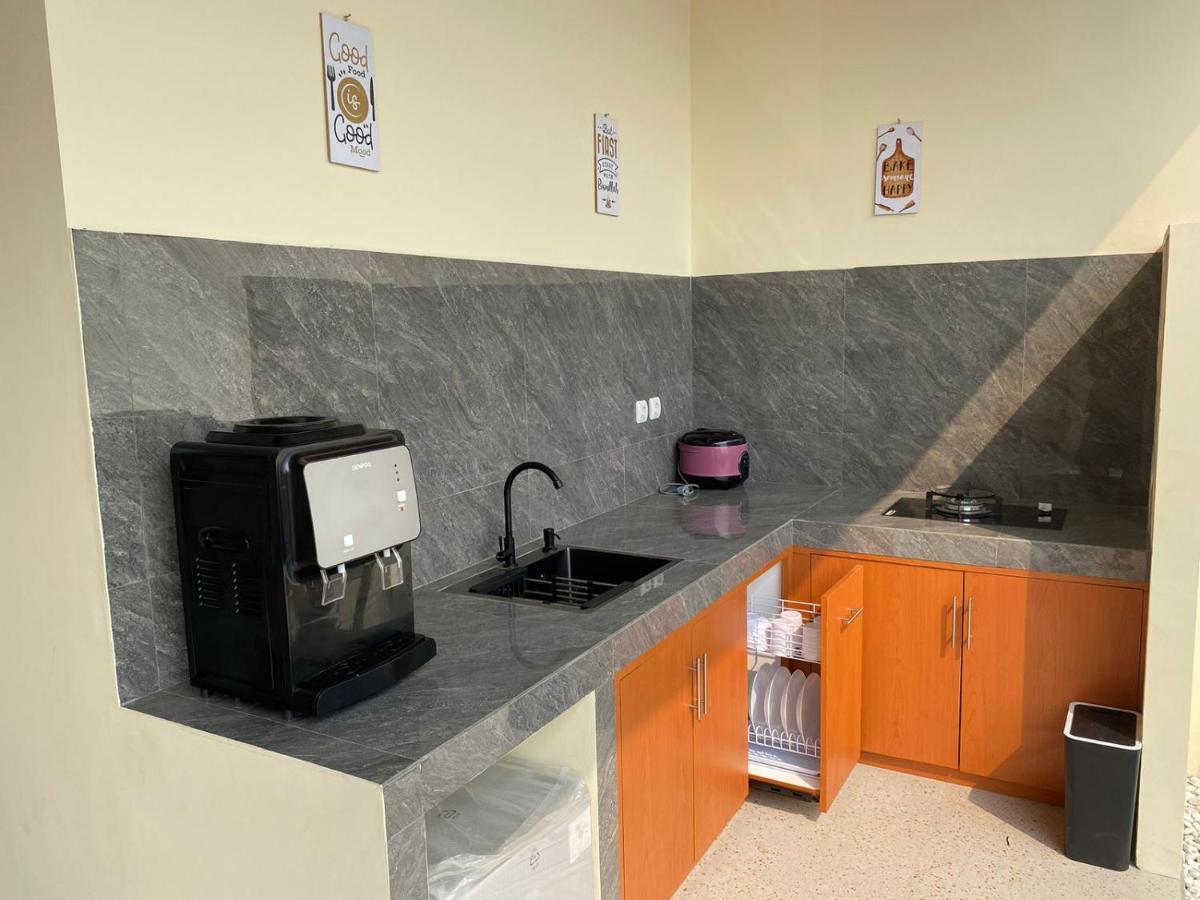 Azalea Room By The Anp Villas Cikundul المظهر الخارجي الصورة